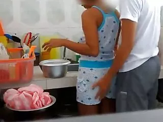அமெரிக்க நாட்டுக்காரன் கவர்ச்சி hidden_cams வீடியோ Hindi காட்டில் வேடிக்கை